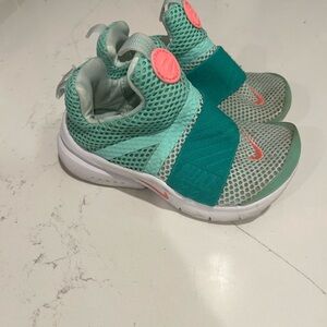 Nike Kids' Teal and Pink Athletic Shoes Air Presto